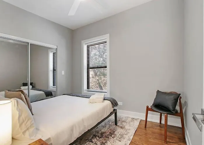 3br Spacious With In-unit Laundry - Kedzie 3f Apartment *