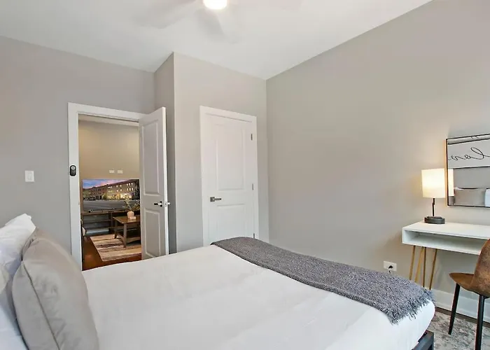 3br Spacious With In-unit Laundry - Kedzie 3f Apartment *