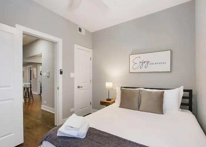 3br Spacious With In-unit Laundry - Kedzie 3f Apartment
